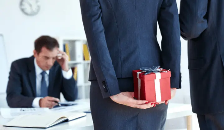 22 Best Office Gift Ideas for Workplace Giving