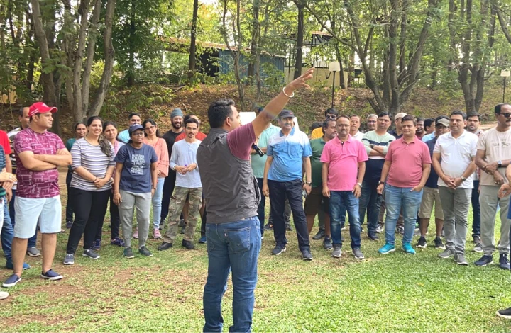 corporate_compass_hosting_team_building_activity